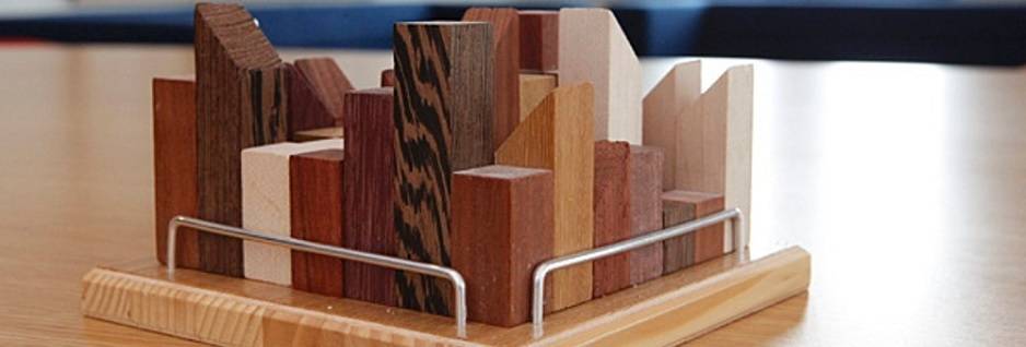 Abstracte weergaven van gebouwen in hout